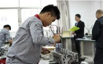 中职班主任述职报告8篇